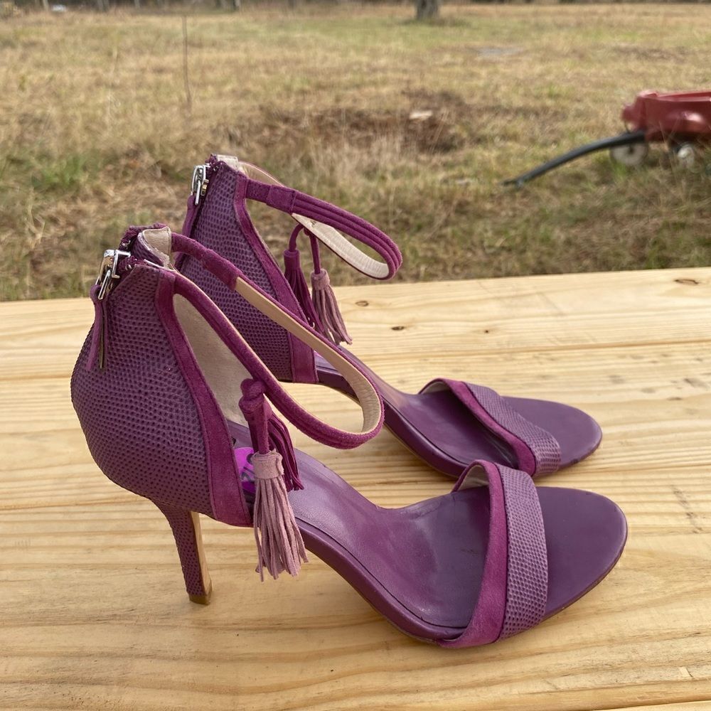 ✅White House Black Market purple stiletto heeled sandals